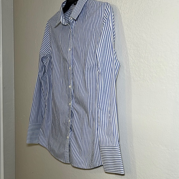 Banana Republic Blue and White Casual Button Down Shirt - Picture 5 of 9